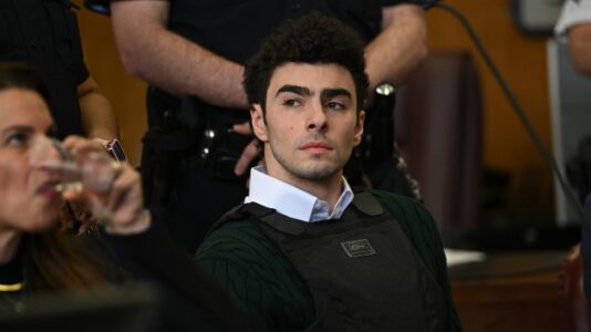 Luigi Mangione’s Pennsylvania attorney argues search, arrest were illegal