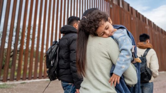 Judge temporarily restores funding for legal aid for migrant children