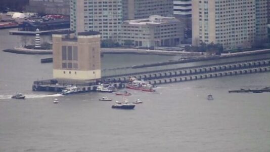 Tourist helicopter crashes in Hudson River in New York City, all 6 on board killed