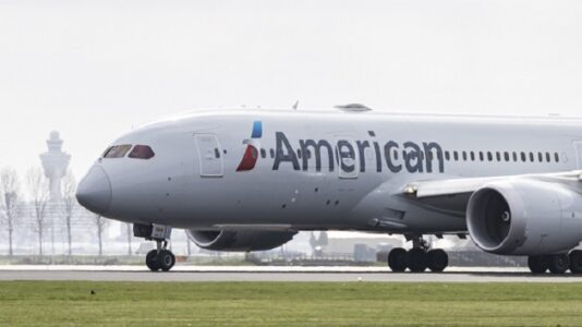 American Airlines flight returns to Vegas airport due to mechanical issue, videos show bursts of flames shooting out of engine
