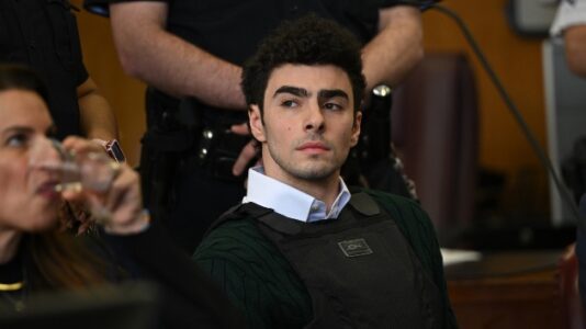 Luigi Mangione prosecutors violating his health privacy rights, defense says