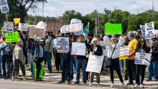 Chicago braces for expanded immigration enforcement as local officials push back on Trump post