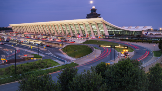 No injuries after engine fails on United flight, sparks brush fire near runway