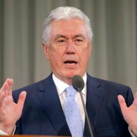 Dieter F. Uchtdorf Named Acting President of LDS Quorum of the Twelve